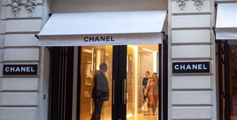 chanel robbed paris|Bulgari and Chanel boutiques in European cities targeted in .